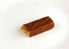 من 1ولل4 واعطي للعضو التحبة شوكلا Calories-in-a-snickers-chocolate-bar-s