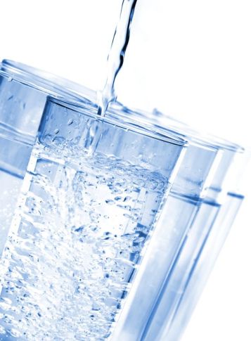فوائد شرب الماء ومتى يكون ضارا  Bigstockphoto_water_11805441